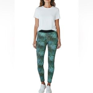 HUE Aruba Blue Abstract Dot Print Exposed Waistband Capri Leggings Size XL